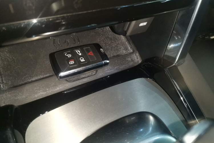 Used Land Rover Discovery Sport 2022 249 PS Metropolitan Edition 5 Seats
