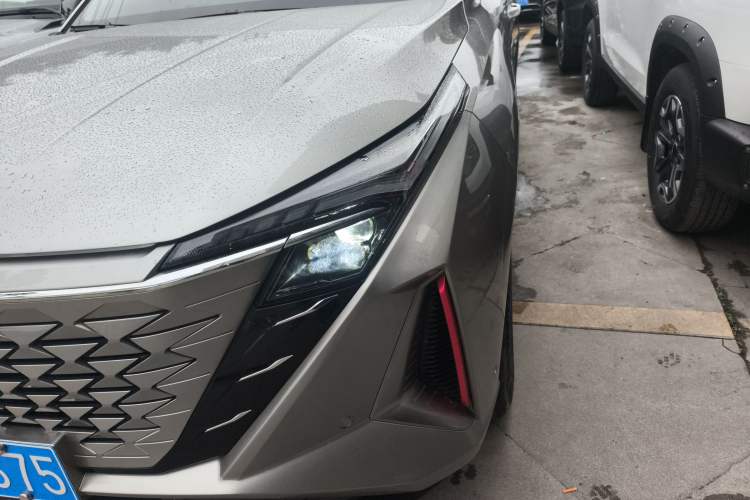 Used Oshan Z6 2022 Blue Whale 1.5T DCT Smart Navigation Model
