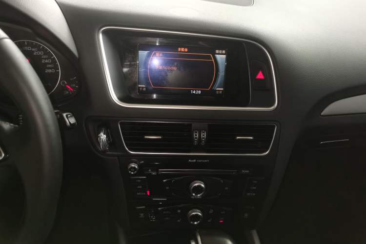 Used Audi Q5 2017 Plus 40 TFSI Ambition Model
