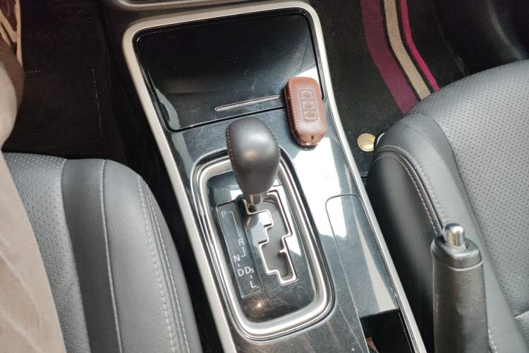 Used Mitsubishi Outlander 2018 2.0L Two-Wheel Drive Glory Edition 5 Seats