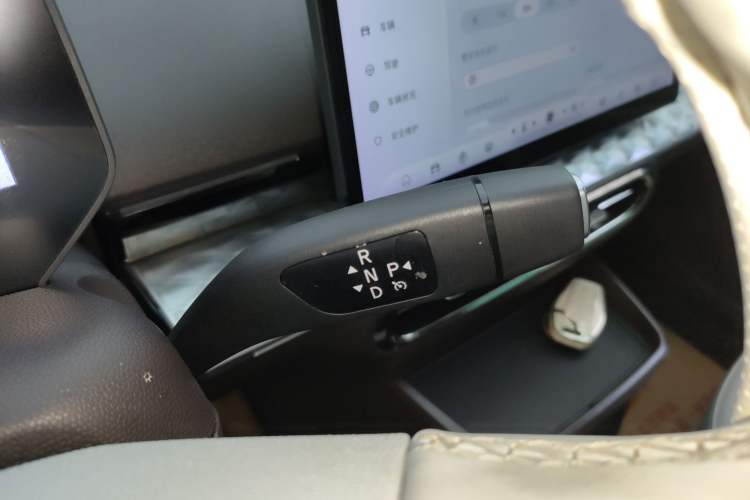 Used JAC Yiwei 3 2023 505 km Championship Edition