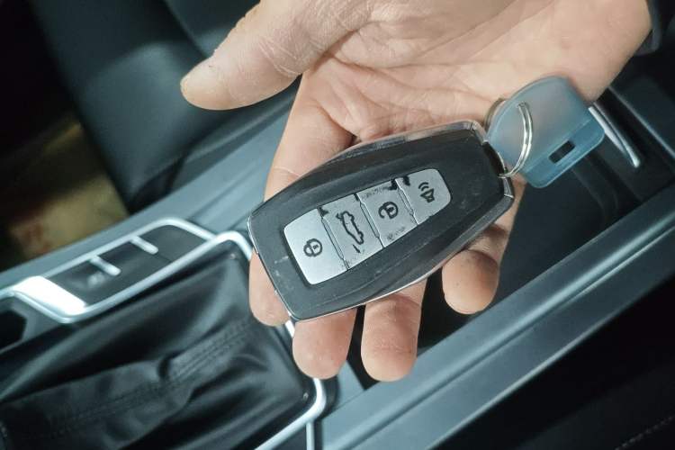 Used Geely Auto Emgrand 2019 Leading Edition 1.5L CVT Luxury Model China VI Standard
