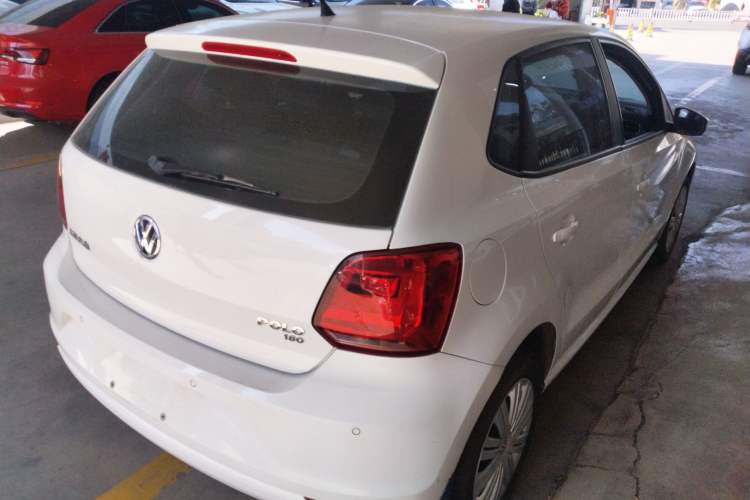 Used Volkswagen Polo 2016 1.6L manual Comfort trim level