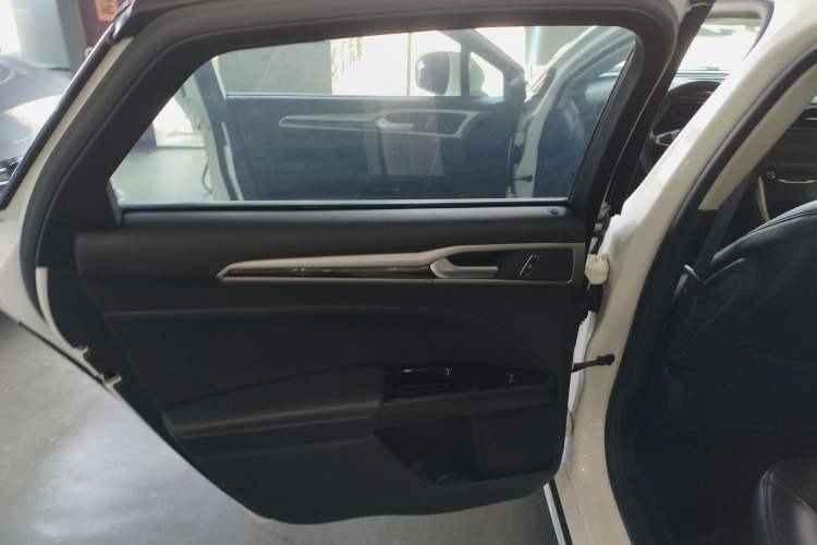 Used Ford Mondeo 2013 2.0L GTDi 200 Luxury Model
