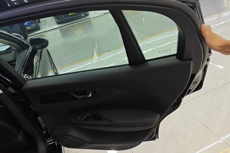 Used Hongqi E-QM5 2023 Base Travel Edition