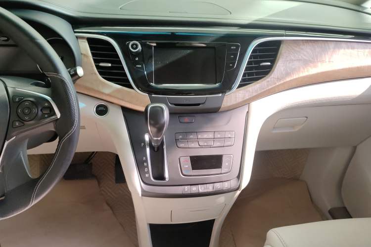 Used Buick GL8 2017 ES 28T Comfort Model China V Standard
