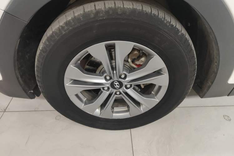 Used Hyundai Santa Fe 2015 2.0T Automatic All-Wheel Drive Smart Version 5 Seats