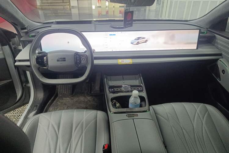 Used Geely Galaxy E8 2025 Model—610km Exploration+ Version
