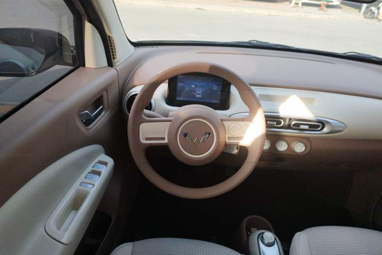 Used Wuling Hongguang MINIEV 2025 Four-Door Version Advanced Edition
