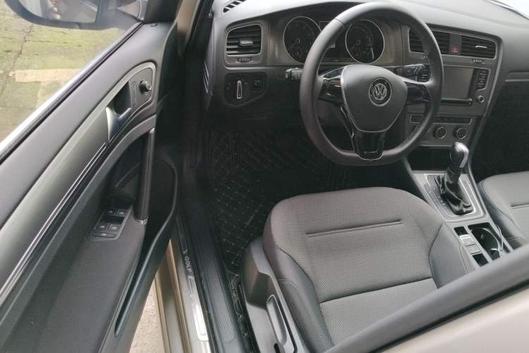 Used Volkswagen Golf 2016 230TSI Automatic Comfort Version
