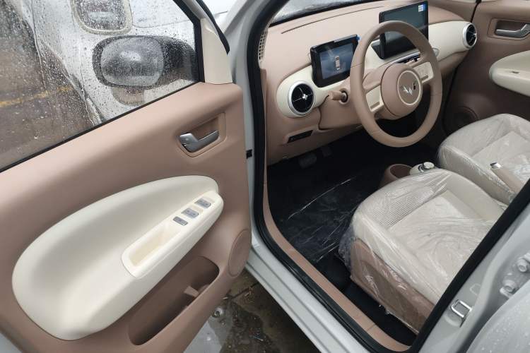 Used Wuling Hongguang MINIEV 2025 Four-Door Version Advanced Edition
