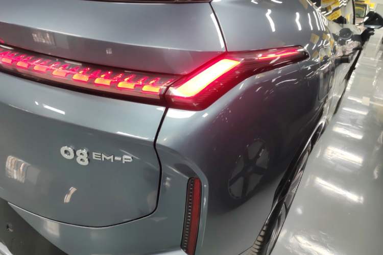 Used Lynk & Co 08 EM-P 2025 220 km All-Wheel-Drive Performance Halo