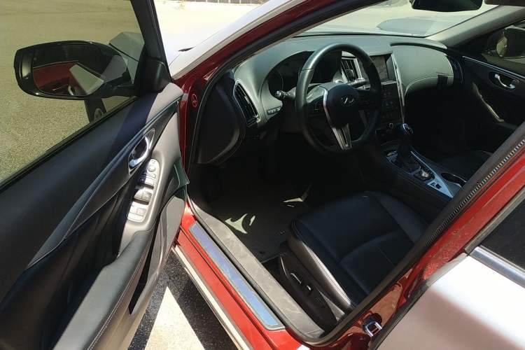 Used Infiniti Q50L 2018 2.0T Enjoyment Version China VI Standard
