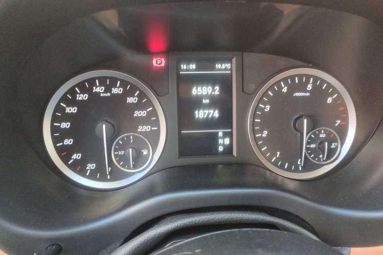 Used Mercedes-Benz Vito 2021 2.0T Elite Version 7 Seats
