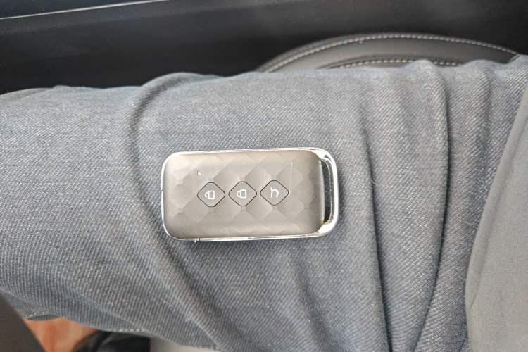 Used Wuling Asta 2022 2.0L DHT Electric-Speed Version
