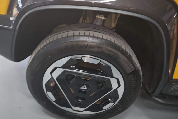 Used  G318 2025 Worry-Free Adventure Edition Four-Wheel Drive Secret Realm Version