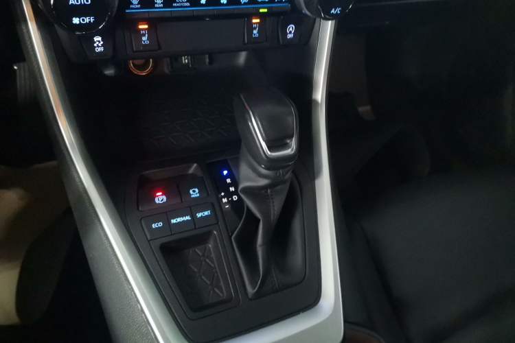 Used Toyota RAV4 2021 2.0L CVT Two-Wheel Drive Fashion PLUS Edition
