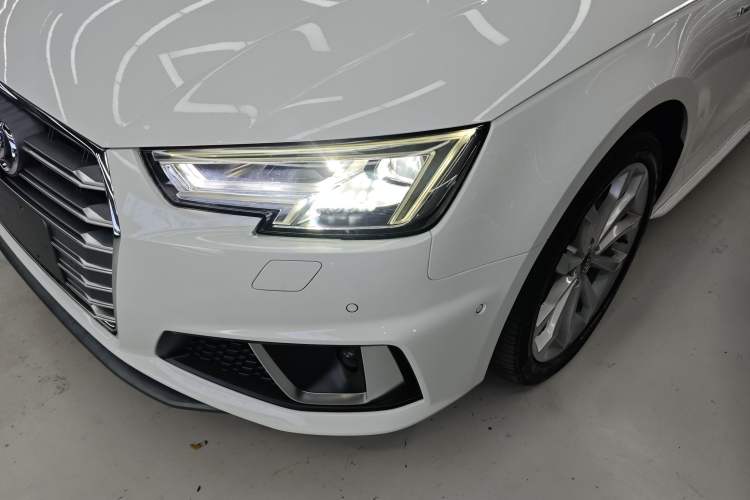 Used Audi A4L 2019 40 TFSI Fashion Edition China VI Emission Standard
