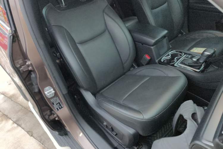 Used  Commander 2018 2.0T Two-Wheel Drive Enjoy Edition China V
