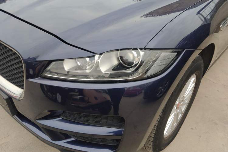 Used Jaguar F-PACE 2016 2.0T Two-Wheel Drive Urban Luxury Edition