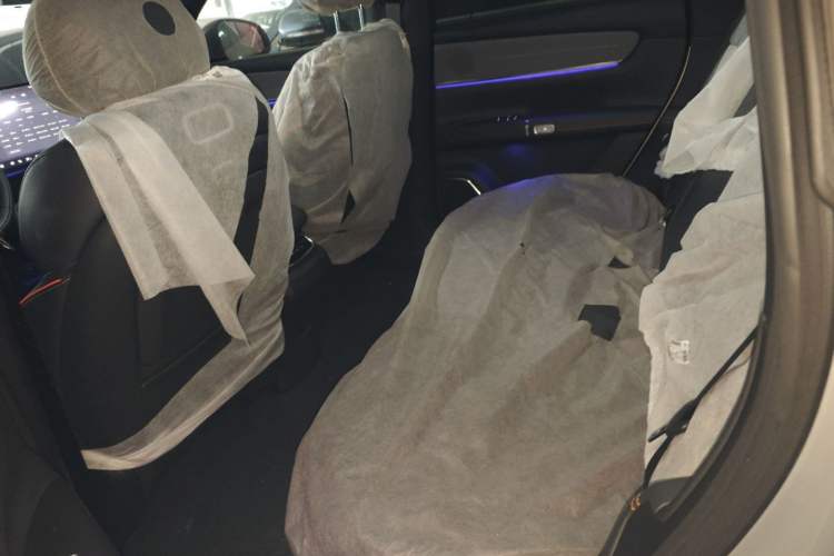 Used  Q07 2025 215 Prestige Edition