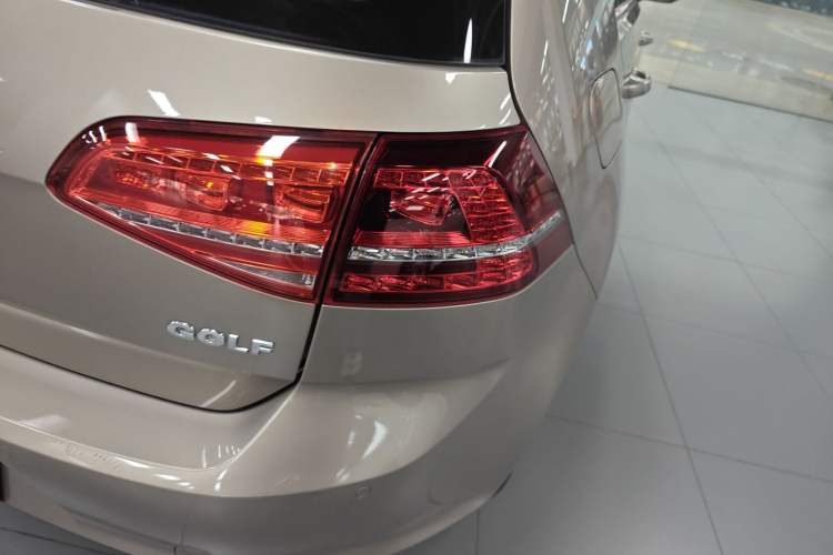 Used Volkswagen Golf 2017 1.6L Automatic Comfort Million-Vehicle Anniversary Edition