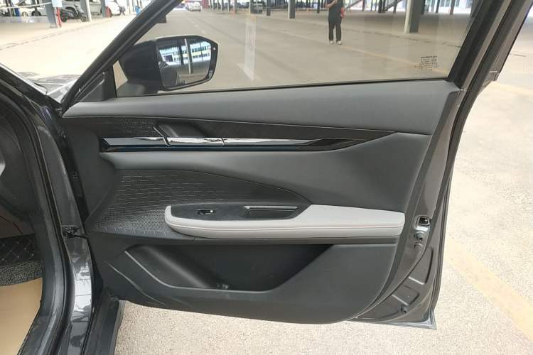 Used Changan UNI-V 2022 1.5T Prestige Version
