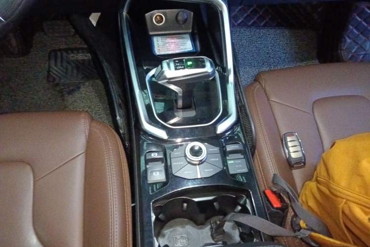 Used Haval H6 2017 Red Label 2.0T Automatic Two-Wheel Drive ZhiShang Model