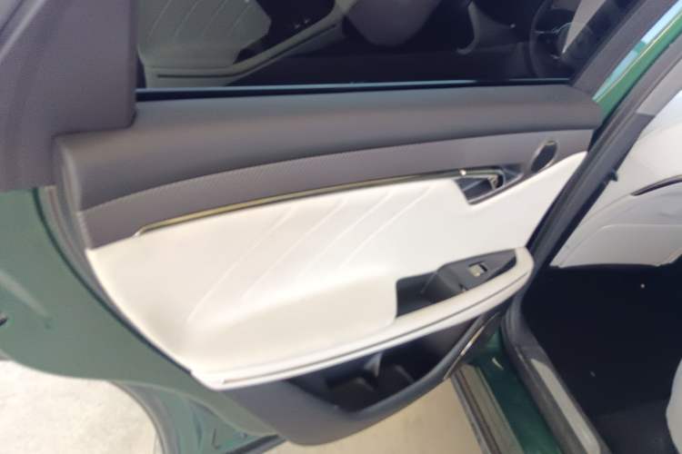 Used VOYAH FREE 2025 318 318 km Rear-Drive Touring Edition