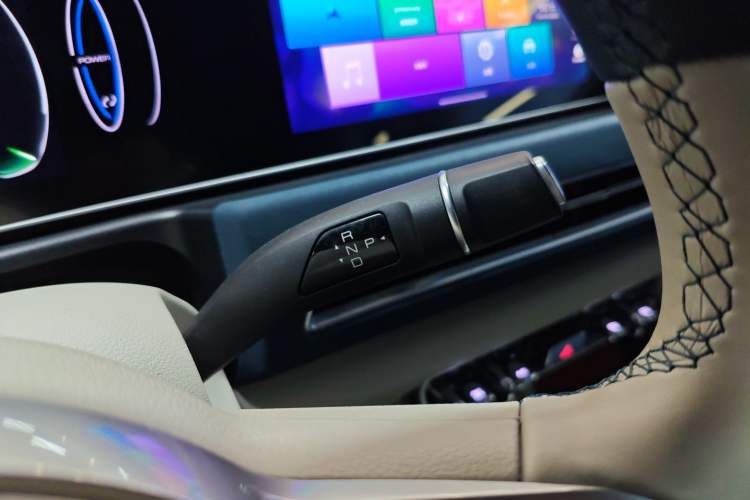 Used ORA Good Cat 2023 401 km Standard Range Comfort Version Lithium Iron Phosphate
