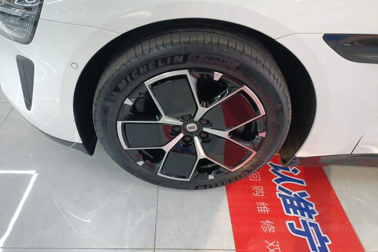 Used  SU7 2024 Rear-Drive Ultra-Long Range Advanced Pro-Level Intelligent Driving Version
