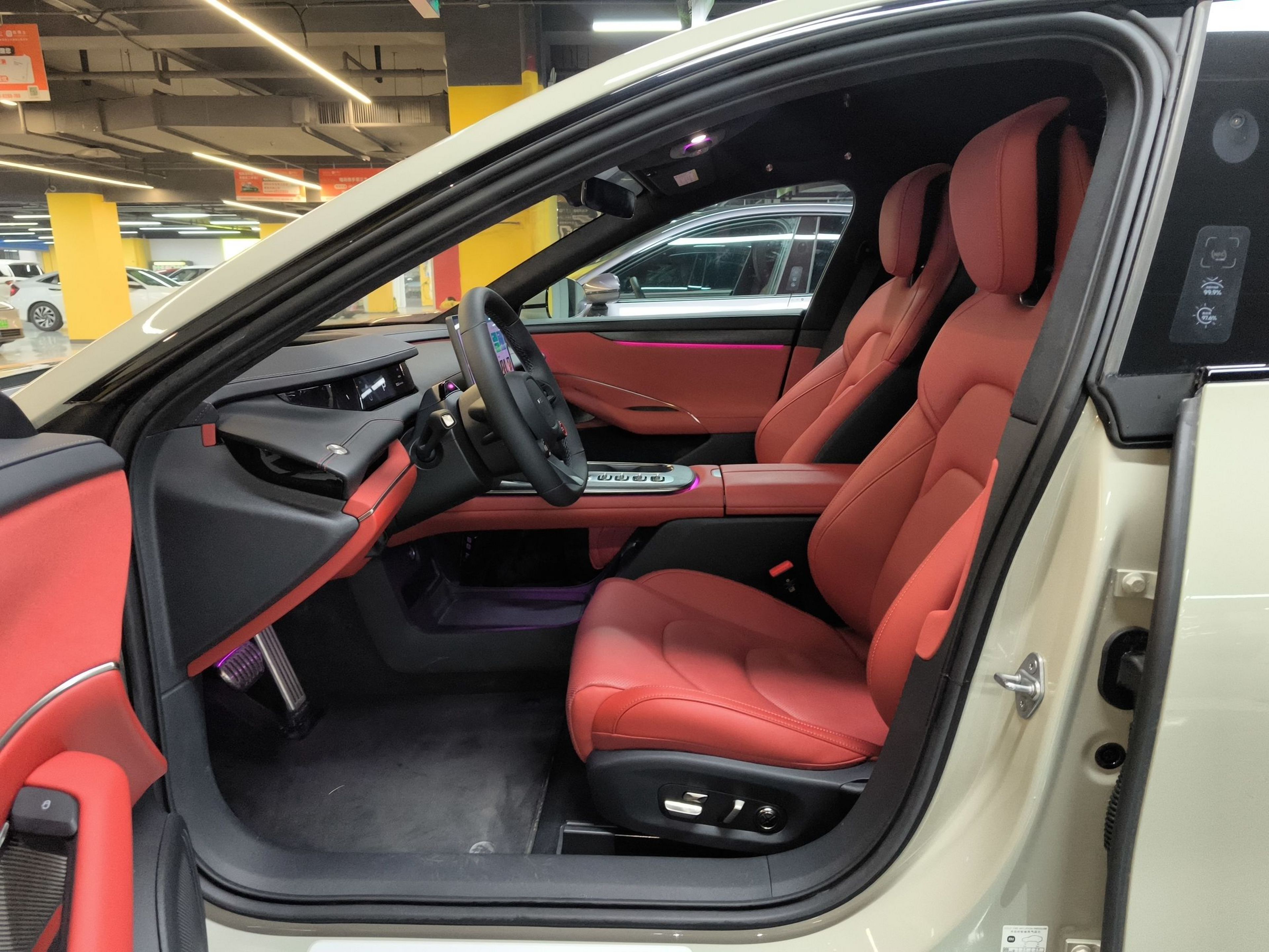 Переднее сиденье в автомобиле