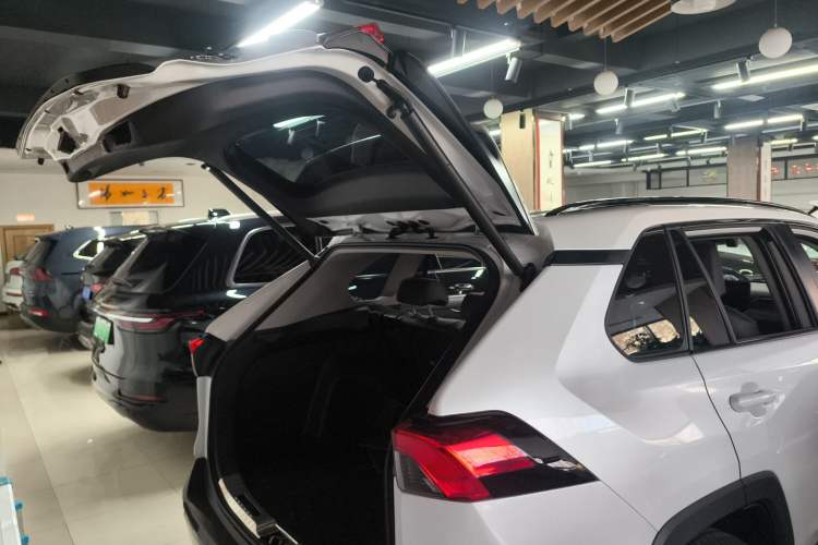 Used Toyota RAV4 2023 2.0L CVT Two-Wheel Drive Fashion Plus Edition