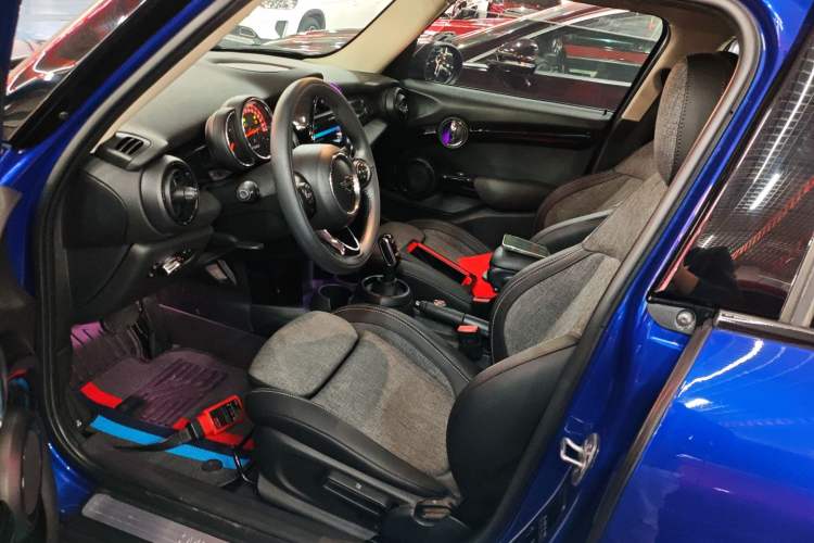 Used  MINI 2019 1.5T COOPER Classic Edition Five-Door Version
