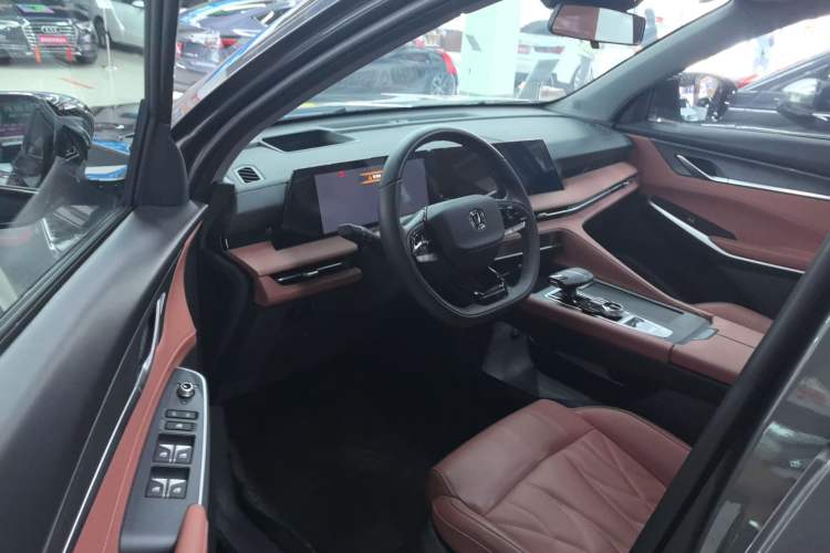 Used Changan CS75 PLUS 2024 3rd Generation Champion Edition 2.0T Intelligent Drive Performance Model
