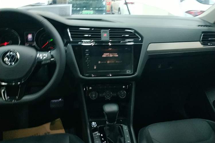 Used Volkswagen Tiguan L 2021 330TSI Automatic Two-Wheel Drive Smart Edition
