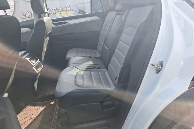 Used Volkswagen Tavendor 2023 330TSI Luxury Touring Edition