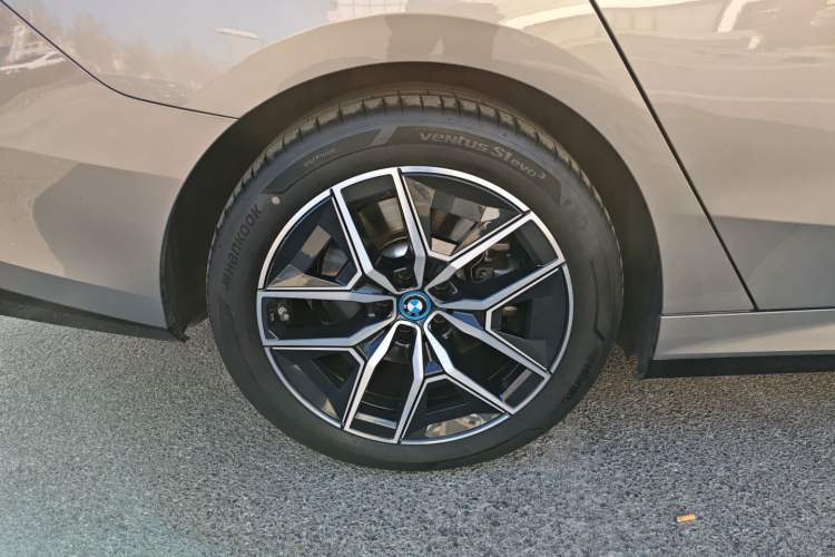 Used BMW i5 2024 eDrive 35L M Sport Package
