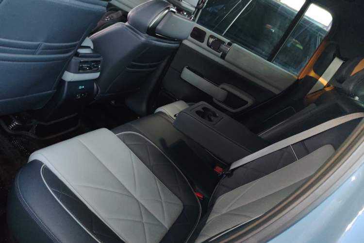 Used  Leopard 5 2023 Navigator Edition
