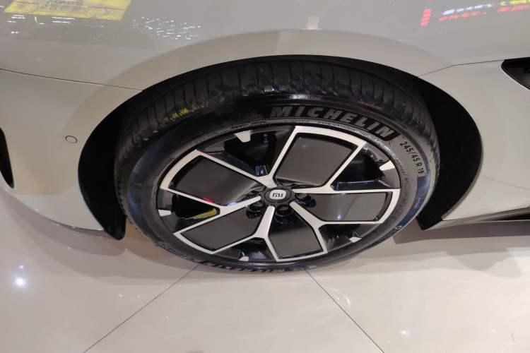 Used  SU7 2024 Rear-Drive Ultra-Long Range Advanced Pro-Level Intelligent Driving Version
