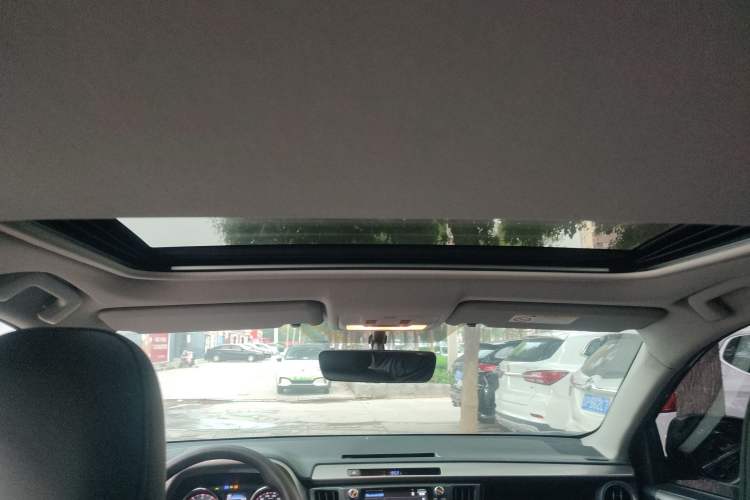 Used Toyota RAV4 2019 2.0L CVT Two-Wheel Drive Luxury Version China VI Standard
