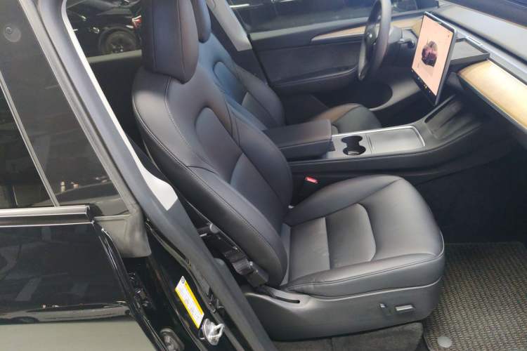 Used Tesla Model Y 2022 Long-Range All-Wheel-Drive Version