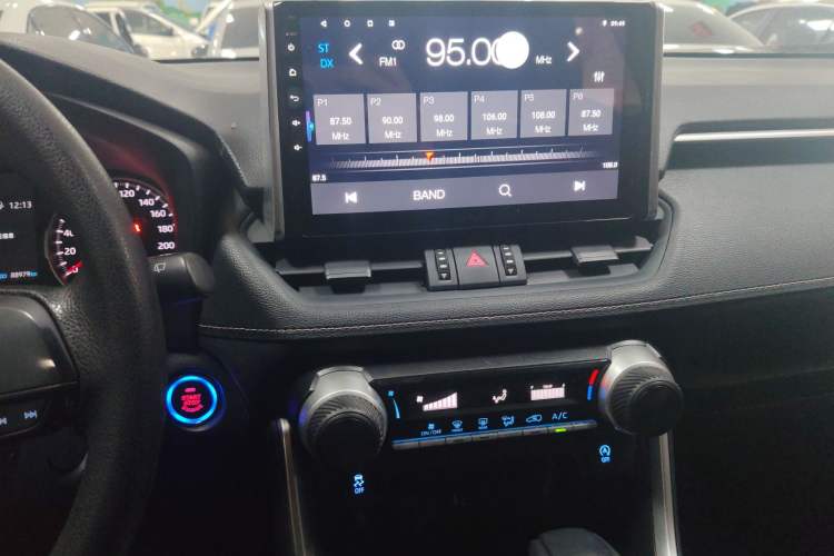 Used Toyota Wildlander 2022 Updated Version 2.0L CVT Two-Wheel Drive Leading Edition