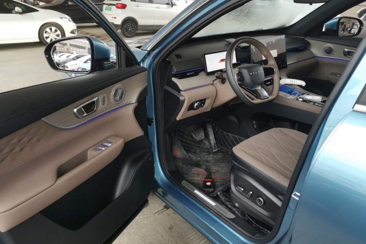 Used Chery Tiggo 8 PLUS C-DM 2025 1.5T 116 km Prestige Version 5 Seats
