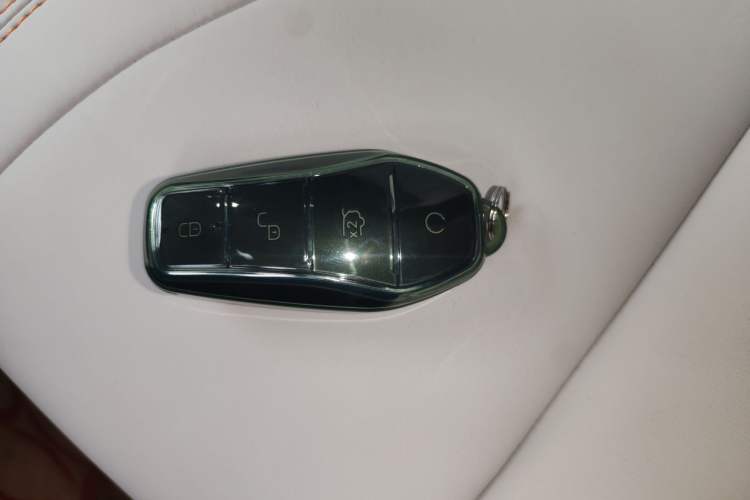 Used BYD Song Pro New Energy 2024 HONOR Edition DM-i 71KM Beyond Model
