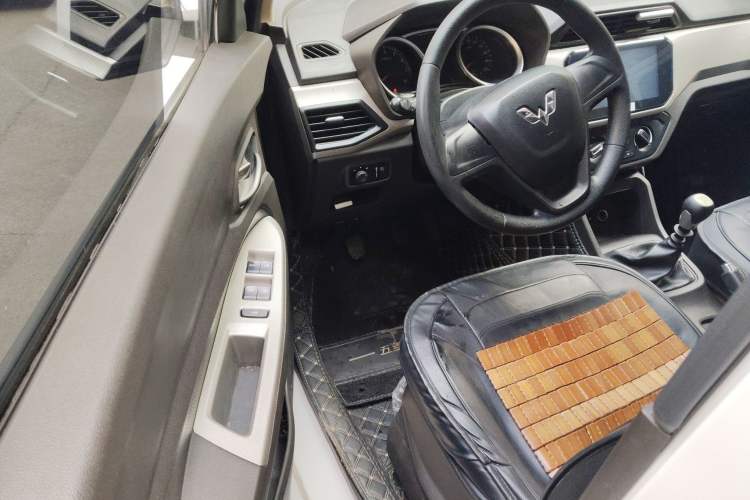 Used Wuling Hongguang 2019 1.5L S Comfort Edition China VI LAR
