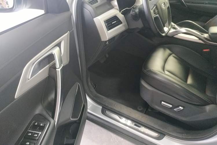 Used Geely Auto Emgrand X7 Sport 2018 1.8TD Automatic Two-Wheel Drive Smart 4G Connected Version
