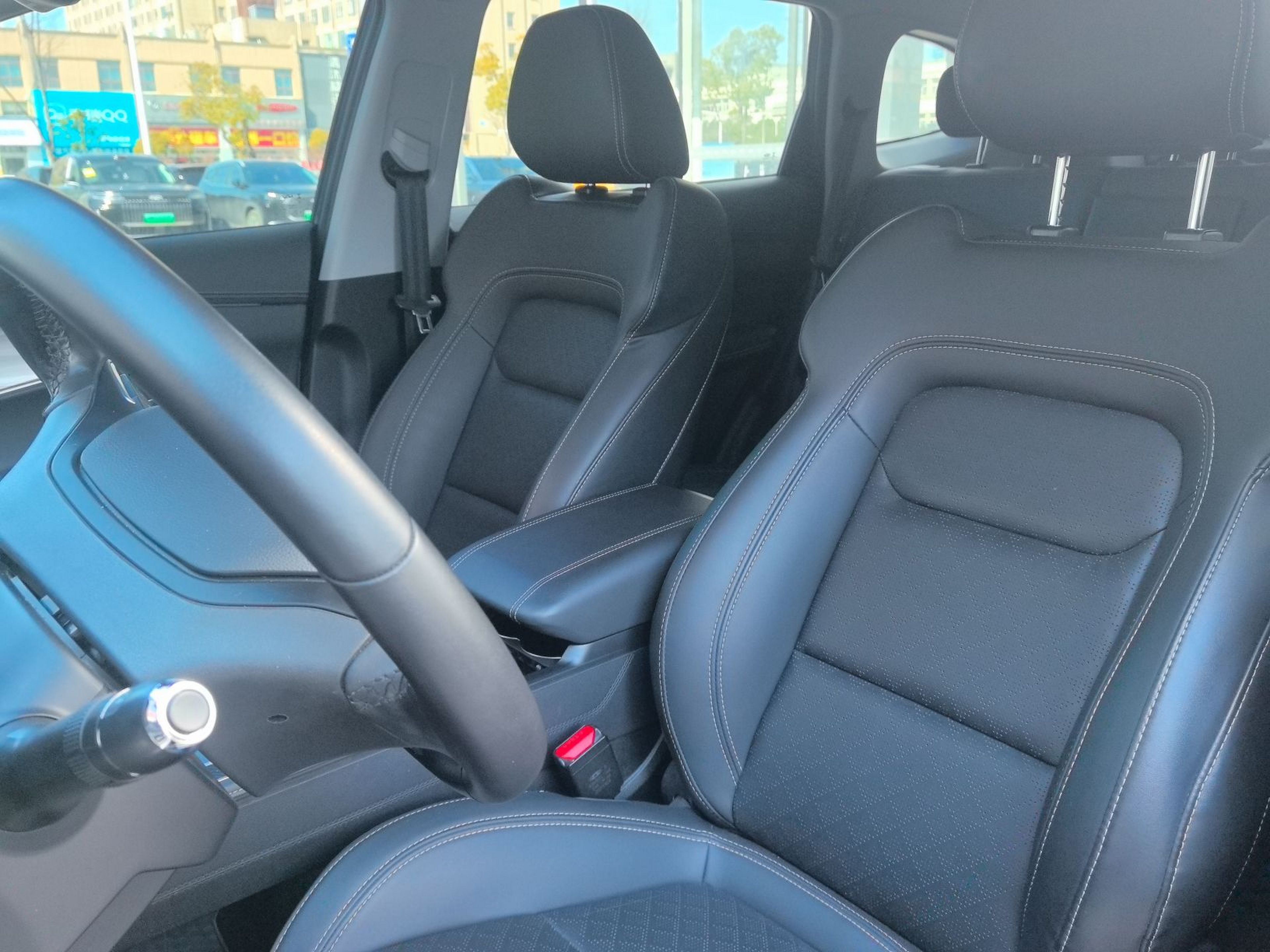 Переднее сиденье в автомобиле