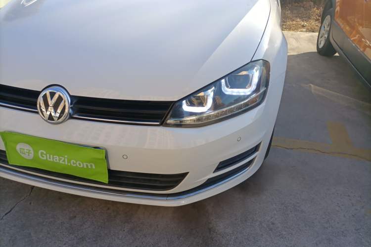 Used Volkswagen Golf 2017 1.6L Automatic Comfort Million-Vehicle Anniversary Edition
