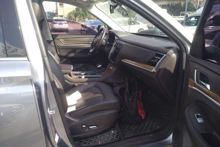 Used Roewe RX8 2018 30T Smart Connectivity Four-Wheel Drive Flagship Edition
